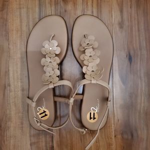 Aerosoles beige womens sandals size 11